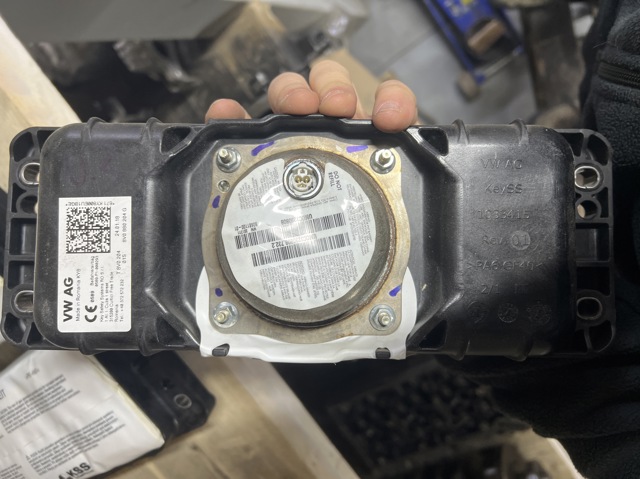 Установка подушки безпеки пасажира 8V0880204G VAG