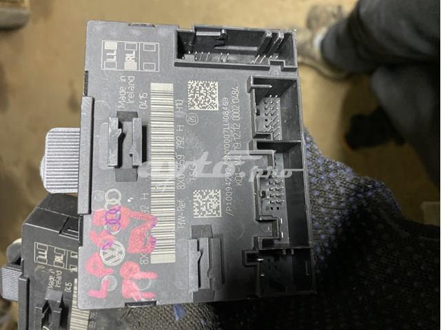 Блок комфорту передніх дверей 8X0959792H VAG