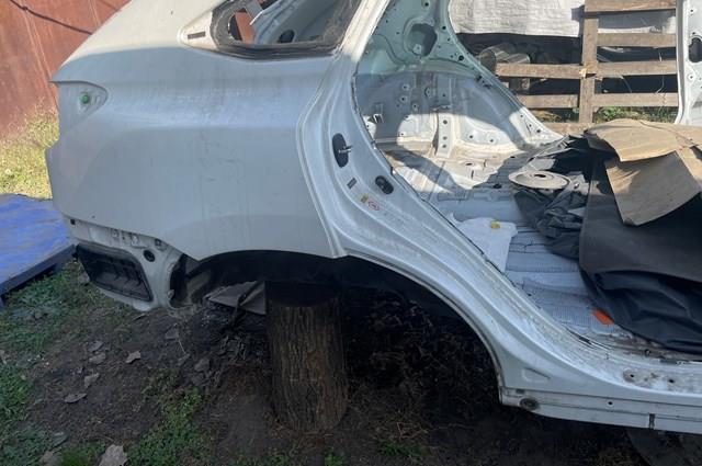 Крило заднє праве 616110E061 TOYOTA