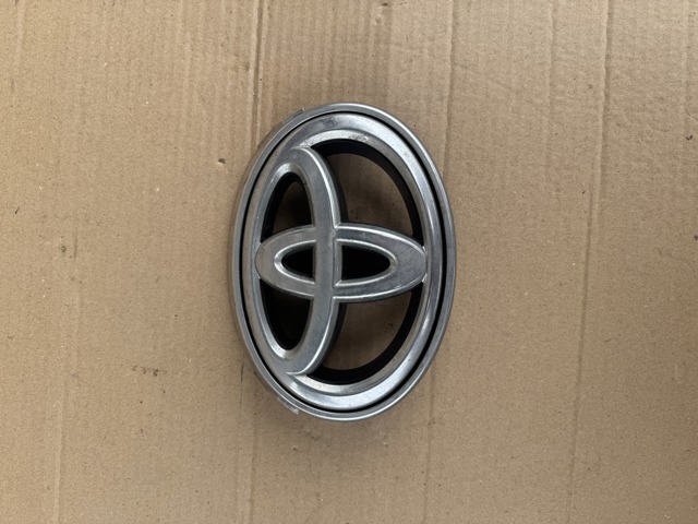 Емблема на решітку радіатора 7531133200 TOYOTA