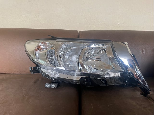 Права блок фара 8113060N10 TOYOTA