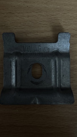 Кріплення / підставка акумулятора 1J0803219 VAG