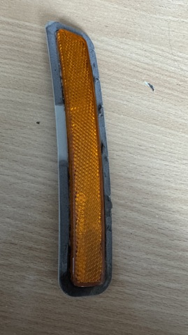 Катафот (відбивач) переднього бампера, правий 63147411974 BMW