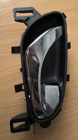 Ручка дверей в зборі 806704EA0 NISSAN