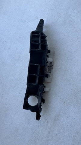 Кронштейн бампера переднього, правий 865143X000 MARKET (OEM)