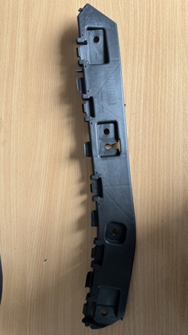 Напрямна заднього бампера, ліва DV4517E851A MARKET (OEM)