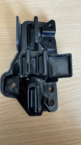 Кронштейн решітки радіатора KSD450162 MAZDA