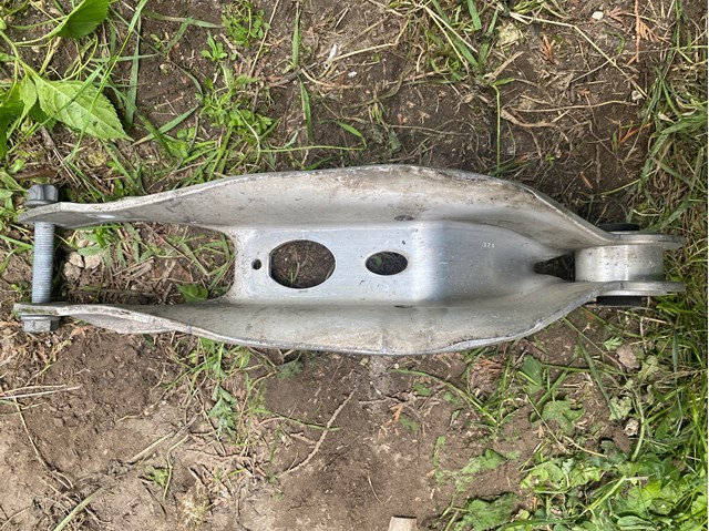 Важелі задньої підвіски 4M0505311H VAG