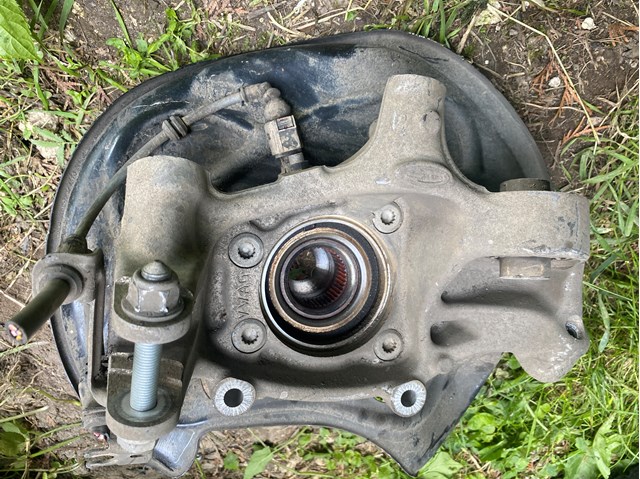 Цапфа - поворотний кулак задній, правий 4M0505432AE VAG