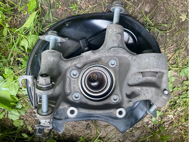 Цапфа поворотного кулака 4M0505432P VAG