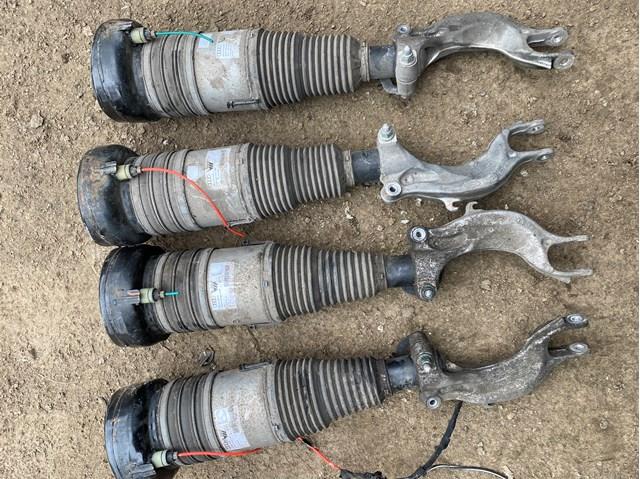 Амортизатори передні 4M0616039AD VAG
