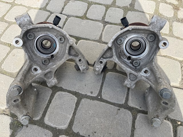 Цапфа ліва 5Q0505435J VAG