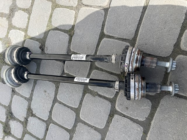 Піввісь задня, ліва 5WA501203A VAG