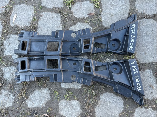 Направляюча заднього бампера, права 760807394A VAG