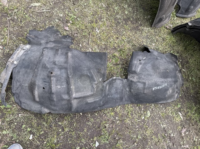 Підкрилок передній лівий 8T0821171M VAG