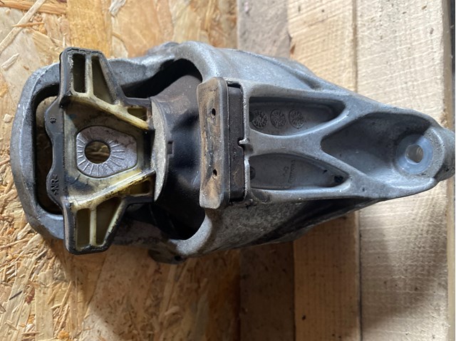 Права подушка двигуна 8W0199372CD VAG
