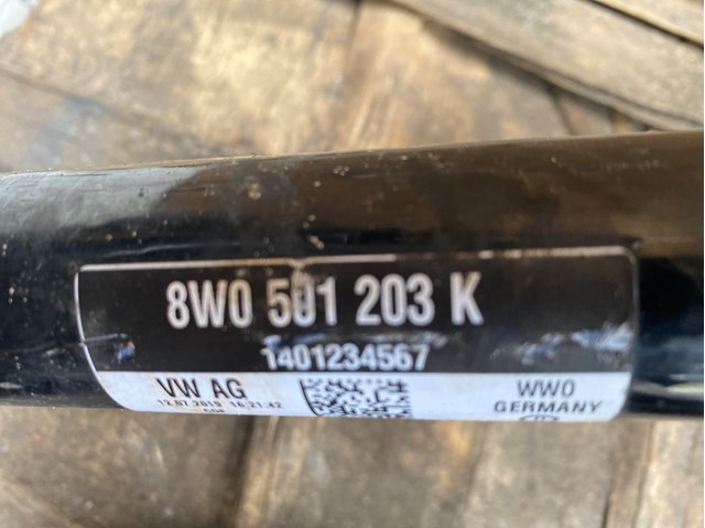Піввісь задня, ліва 8W0501203K VAG