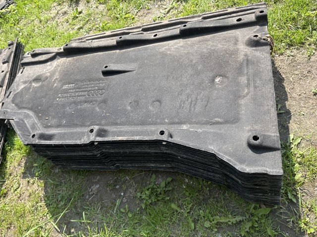 Захист днища, правий 8W0825208A VAG
