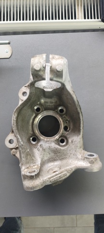 Цапфа поворотна ліва 31216853819 BMW