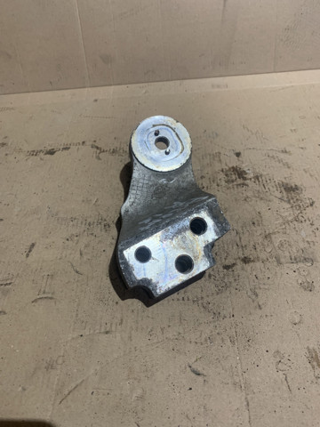 Кронштейн подушки (опори) двигуна, правої 218201G000 HYUNDAI