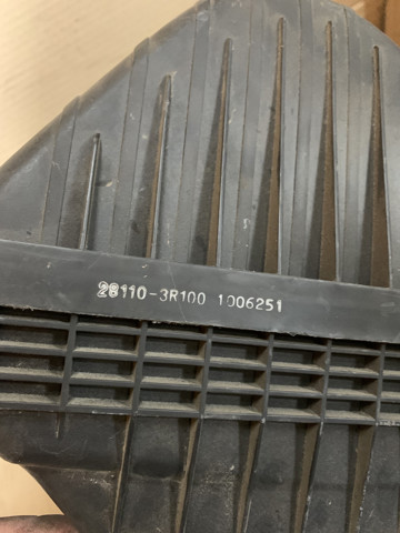 Корпус повітряного фільтра 281103R100 HYUNDAI