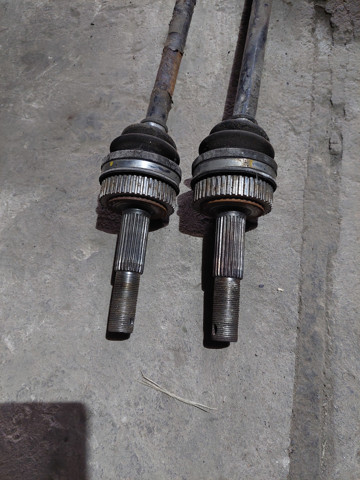 Напіввісь задня 39600JD60B NISSAN