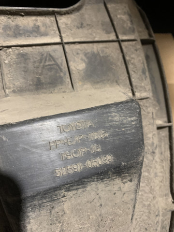 Бризговик задній, правий 5259105030 TOYOTA