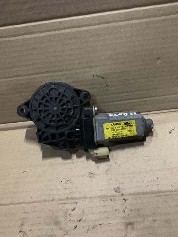 Мотор склопідйомника дверей передніх, правих 824602F000 HYUNDAI