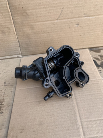 Корпус термостата 8581627 BMW