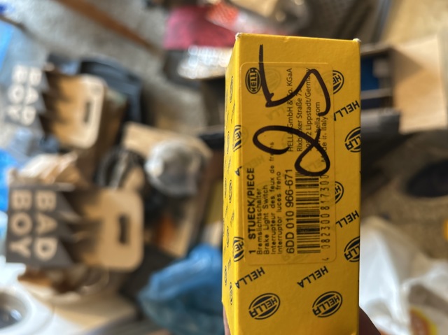 Датчик положення педалі зчеплення 6DD010966671 HELLA
