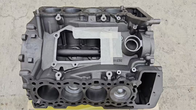 Блок циліндрів двигуна LR035361 LAND ROVER