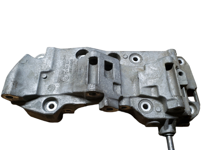 Кронштейн компресора кондиціонера 11168506863 BMW