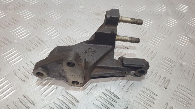 Кронштейн подушки (опори) двигуна, правої 2167026004 HYUNDAI
