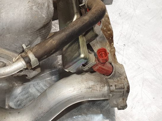 Форсунка вприску палива 280155940 NISSAN