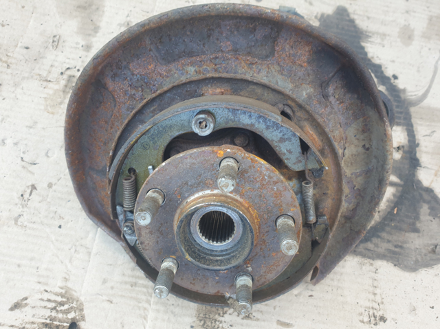 Цапфа поворотного кулака 28411SC000 SUBARU