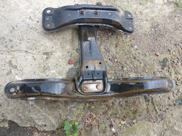 Балка кріплення двигуна 41011AG040 SUBARU
