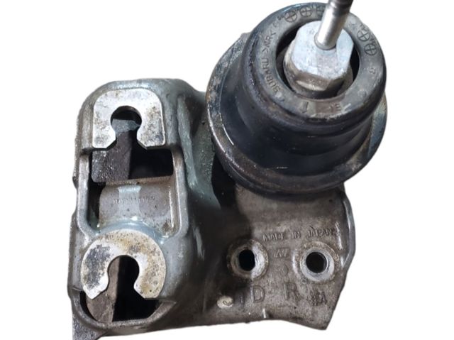 Кронштейн подушки (опори) двигуна, правої 41032AJ050 SUBARU