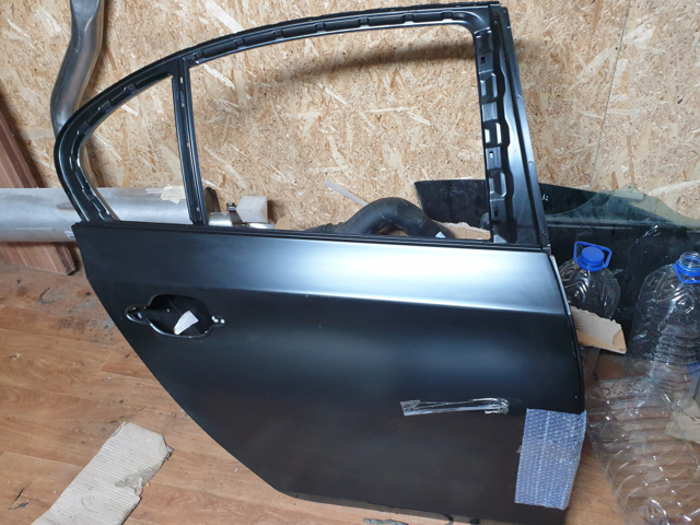 Двері задні в зборі 41527202342 BMW