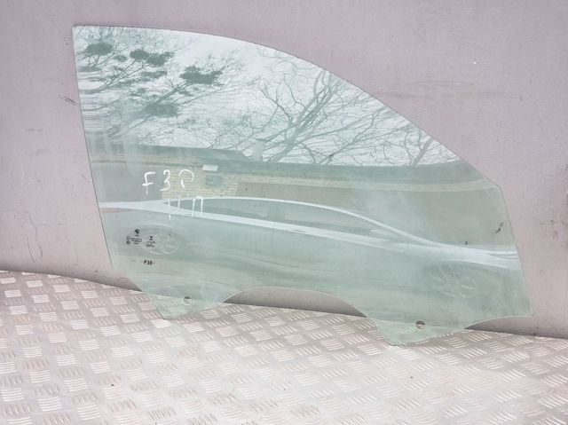 Скло пасажирських дверей 51337259826 BMW