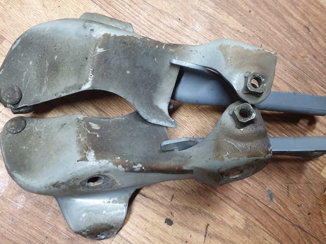 Завіс капота, правий 57260SC0009P SUBARU