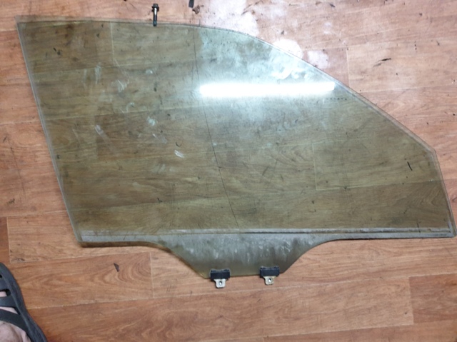 Скло пасажирських дверей 61009SC000 SUBARU