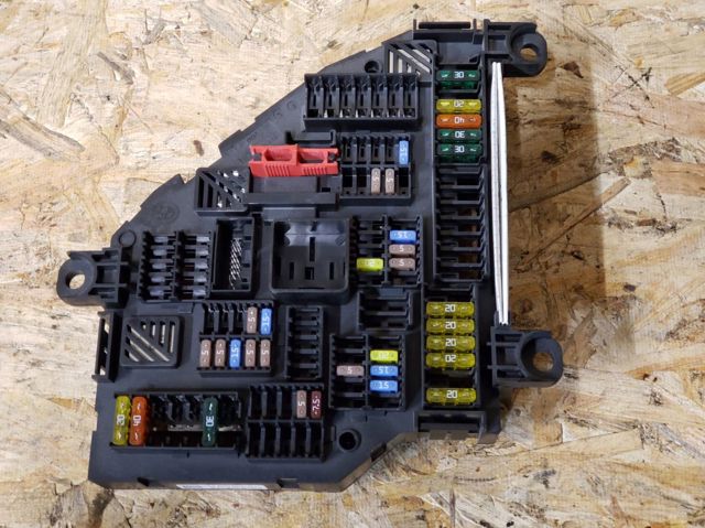 Коробка запобіжників 61149210859 BMW