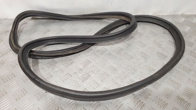 Прокладочний гумка багажника 6446130340 TOYOTA