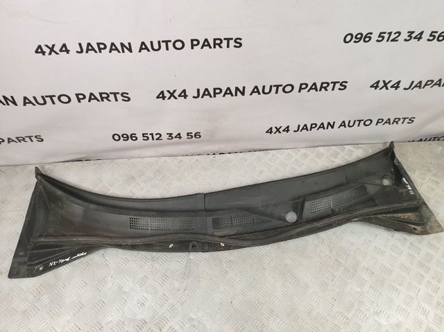 Водостік лобового скла, жабо 668638H900 NISSAN