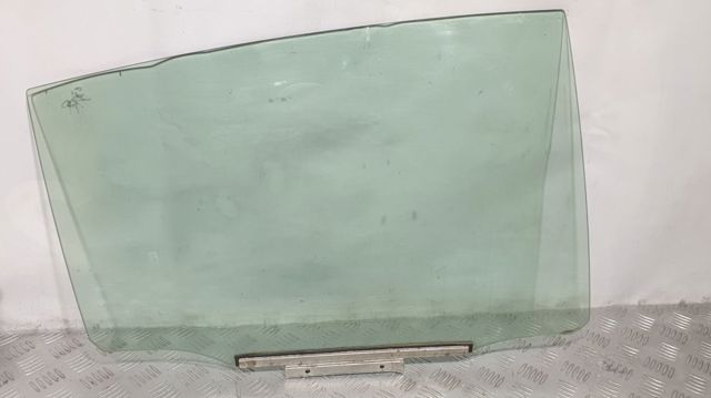 Скло заднє праве 6810330680 TOYOTA