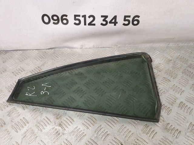 Куточок задніх лівих дверей 6812442090 TOYOTA