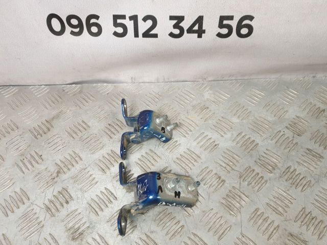 Петля заднтої двері, лівої 6878012090 TOYOTA