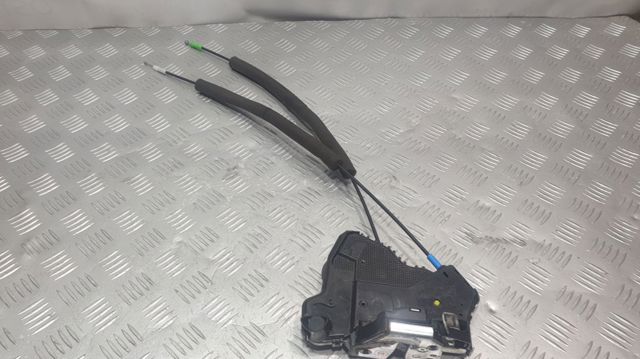 Замок двері правої передньої 690300E010 TOYOTA