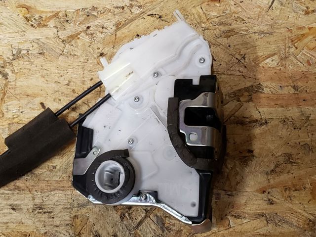 Замок передніх пасажирських дверей 72110SMGG02 HONDA