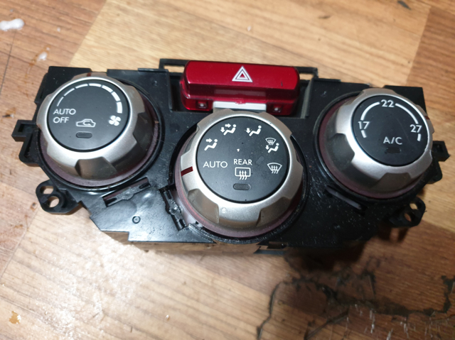 Блок управління кондиціонером 72311SC060 SUBARU